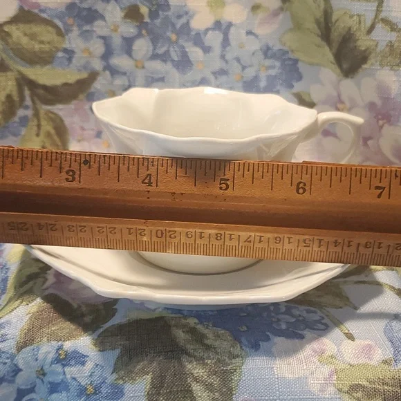 Porcelain TULIP Teacup and saucer VINTAGE white Tea Coffee - Picture 2 of 5